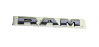 Dodge RAM 1500 DT Nápis RAM stříbrné přední dveře