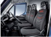Iveco Daily Premium red line Sedadlo řidiče s otvorem pro loketní opěrku a otvorem pro ovladač nastavení opěradla