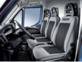 Iveco Daily Premium silver line Sedadlo řidiče s otvorem pro loketní opěrku a otvorem pro ovladač nastavení opěradla