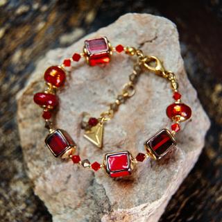 Ruby Elegance karkötő Lampglas gyöngyökből