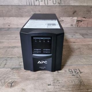 APC SMT750I LCD szünetmentes tápegység, Smart-UPS 750VA/500W, USB, 6x IEC kimenet - refurbished