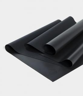 Manduka GRP® Adapt Travel Yoga Mat 1,5 mm – összehajtható utazó jógaszőnyeg Szín: Carbon Black