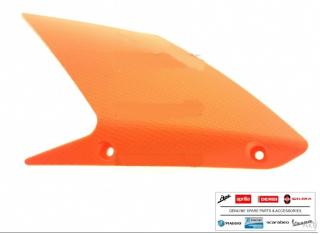 Aprilia Sr Factory JOBB kopoltyú idom  (SR R / Factory   PIROS)