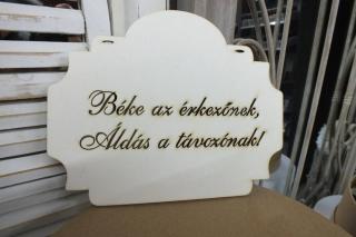 Tábla "Béke az érkezőnek..."