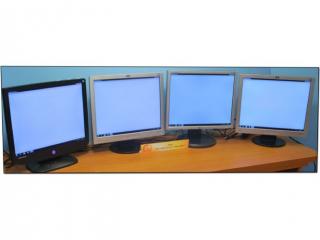 Vegyes 19" LCD monitor "B" kat, enyhe folt, karc