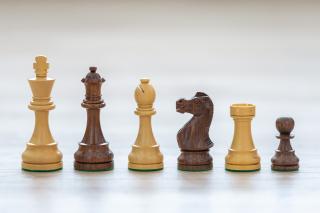 Arany paliszander klasszikus sakkfigurák