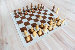 Barna francia akác sakk-készlet