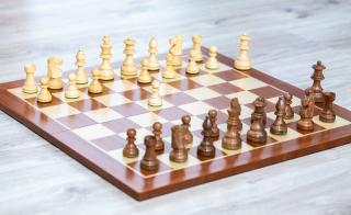 Francia akác összecsukható sakk-készlet