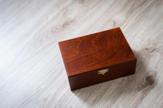 Sakkfigura készlet tároló fa doboz
