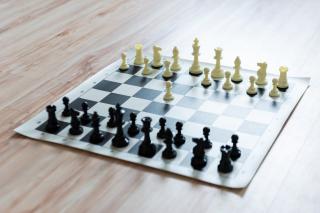 Teljes közepes fekete sakk-készlet