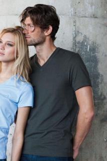 KA357_KARIBAN MEN'S SHORT SLEEVE (KA357) nyári rövid ujjú férfi póló V nyakú oldalvarrott testhez álló, 100% Pamut