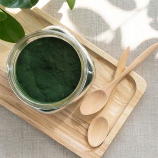 Spirulina por, 100g