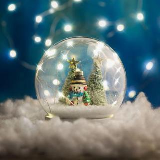 Karácsonyi LED-es világító Hógömb 13cm