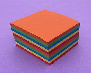 Kockatömb 10 cm. x 10cm. x 500 lap, színes (Kockatömb 10 cm. x)