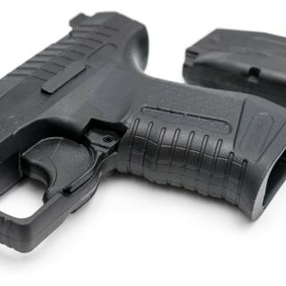 Rendőrségi gumi gyakorló pisztoly tárral (Walther P99)                      (Nem lő ki semmit!!)