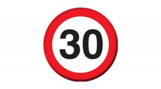 30-as Sebességkorlátozó Szülinapi Kitűző