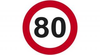 80-as sebességkorlátozó szülinapi tábla
