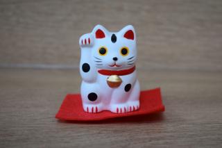 Maneki neko porcelán macska, fehér 5 cm