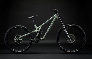 2023 COMMENCAL SUPREME DH V5 ESSENTIAL HERITAGE GREEN Dowhnill Kerékpár