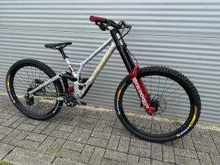 2024 Specialized Demo RockShox Custom S3 Downhill kerékpár