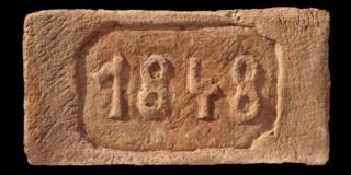 1848 mintájú címeres tégla