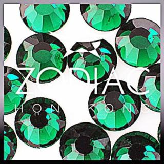 Emerald, PACIFIC GREEN zöld színű kristály strasszkő, SS08 nagy méret - Zodiac (100db)